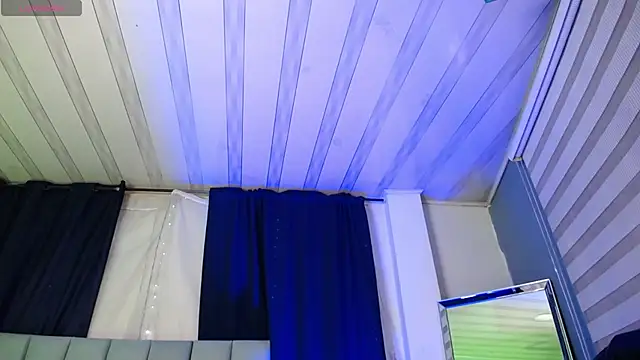 Snapshot of Emilyy05_ chatting on 12.21.25 Emilyy05 online show from 12.21.25