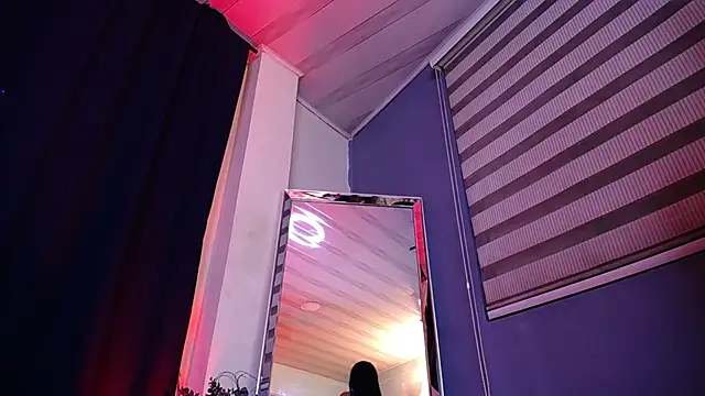 Snapshot of Emilyy05_ chatting on 02.13.26 Emilyy05 online show from 02.13.26