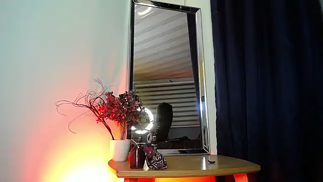 Snapshot of Emilyy05_ chatting on 02.15.26 Emilyy05 online show from 02.15.26