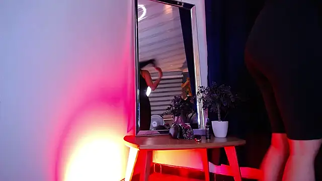 Snapshot of Emilyy05_ chatting on 02.25.26 Emilyy05 online show from 02.25.26