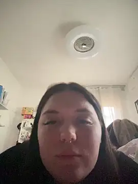 Snapshot of lillymalefica chatting on 12.20.25 lillymalefica online show from 12.20.25