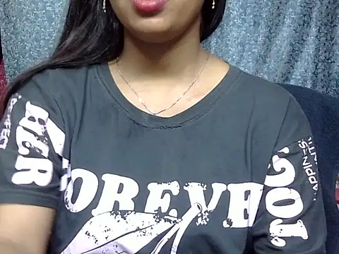 cute Dirty Diva online show from 05.18.26