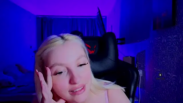 Snapshot of Eva_Vibe_ chatting on 06.19.26 Eva Vibe online show from 06.19.26