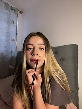 cute emmma online show from 02.20.26