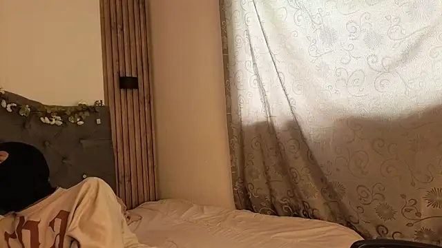 cute emmma online show from 04.20.26