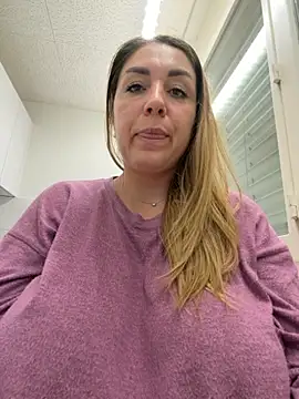 Vaannessaa online show from 12.21.25