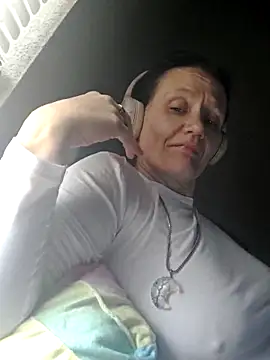 CrownedCuppa online show from 04.15.26