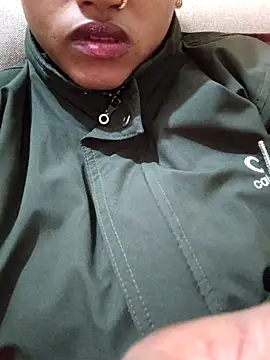 Snapshot of pujas43 chatting on 12.21.25 pujas43 online show from 12.21.25