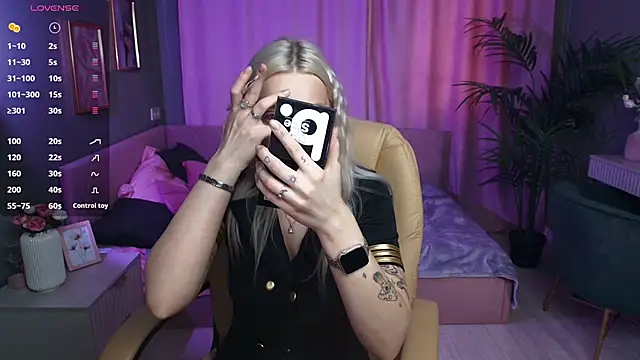 Leslie Caronn online show from 04.13.26