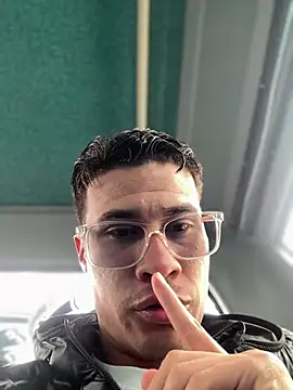 Latin Paisa Boy online show from 04.15.26