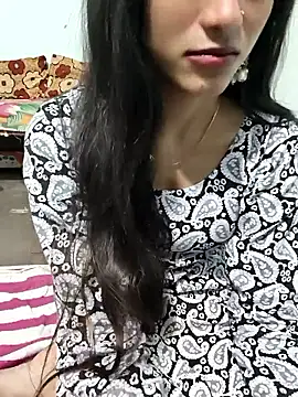 Yours-Zeenat online show from 02.22.26