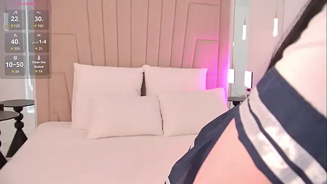 Snapshot of CindyMill chatting on 01.10.26 CindyMill online show from 01.10.26