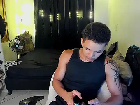 Snapshot of Dres4U chatting on 03.18.26 Dres4U online show from 03.18.26