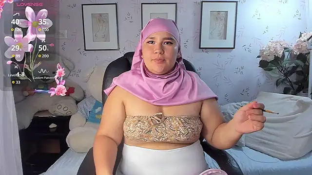 Snapshot of amira_karim chatting on 12.23.25 amira karim online show from 12.23.25