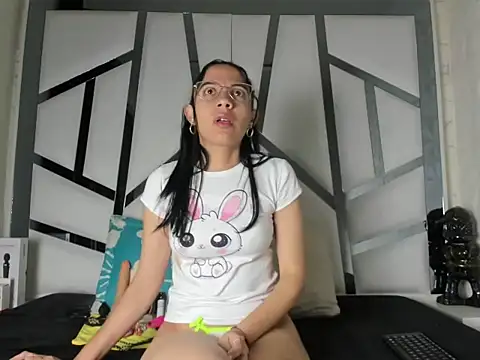 Snapshot of Lunahot68 chatting on 04.30.26 Lunahot68 online show from 04.30.26