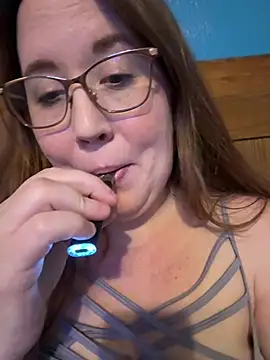 honeybee2033 online show from 01.11.26