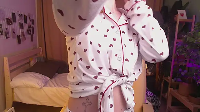 Haya Harareet online show from 01.14.26