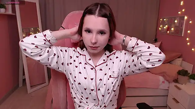 Haya Harareet online show from 02.14.26