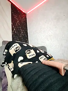 Snapshot of Isis_Hot__ chatting on 04.09.26 Isis Hot online show from 04.09.26