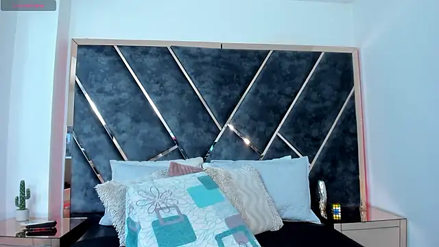 Chloe Connor online show from 02.03.26