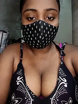 Hotty Nishaa online show from 04.17.26