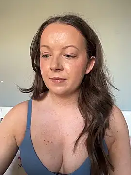 Snapshot of Nova-Vixen chatting on 02.27.26 Nova-Vixen online show from 02.27.26