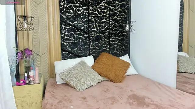 AlahiaEvansz online show from 04.10.26