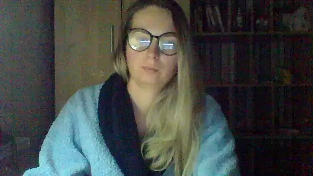 VikiLove765 online show from 02.10.26