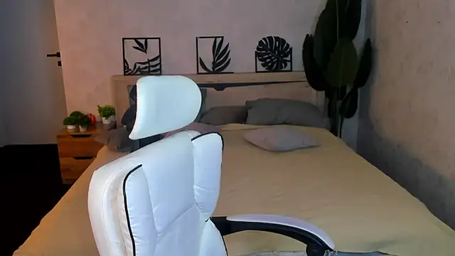 Gloria Gordon online show from 04.25.26