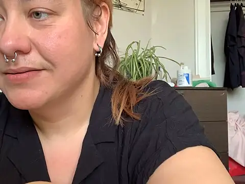 NymphoBuzi online show from 02.04.26