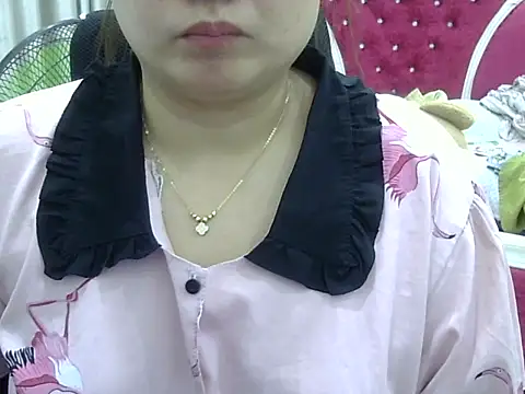 Sarah no land online show from 05.17.26