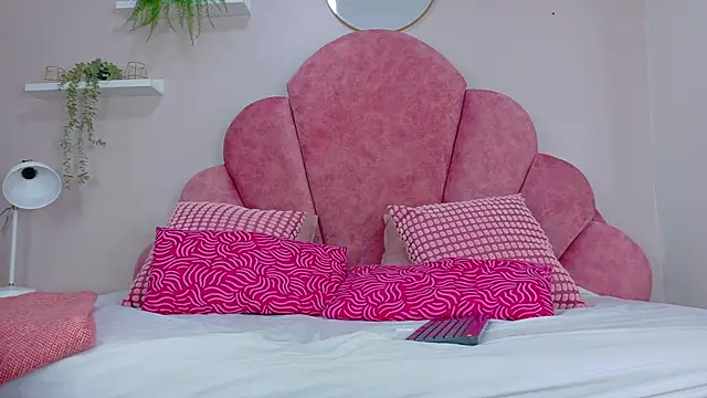 Snapshot of SamanthaSky__ chatting on 01.15.26 SamanthaSky online show from 01.15.26