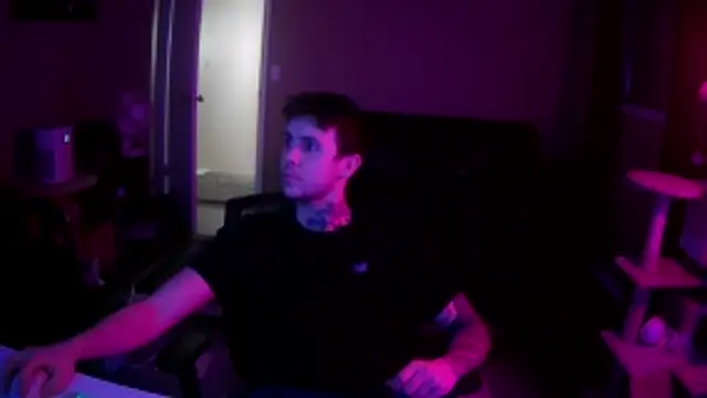 Snapshot of skateboardskate chatting on 01.07.26 skateboardskate online show from 01.07.26