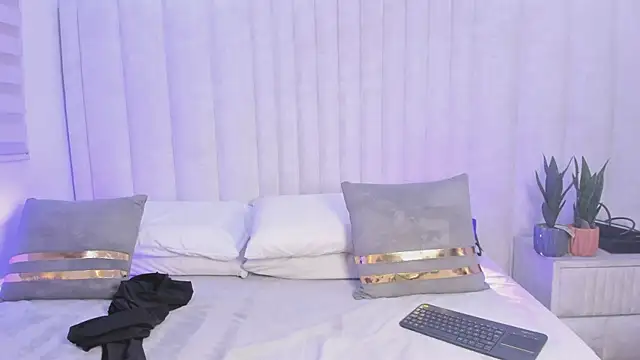 Snapshot of nicol_moons chatting on 02.13.26 nicol moons online show from 02.13.26