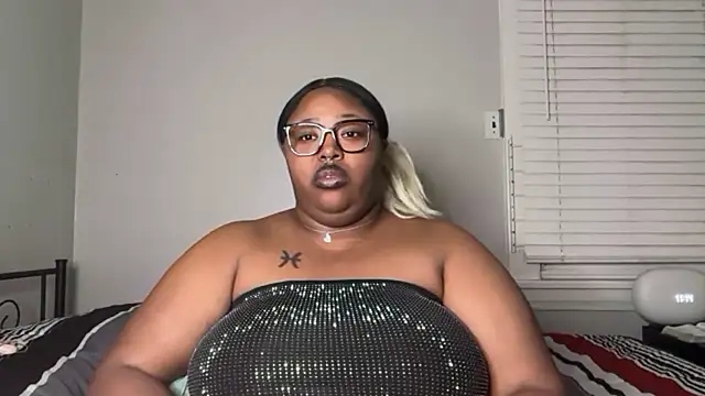 Chocolatebunnyxx96 online show from 04.02.26