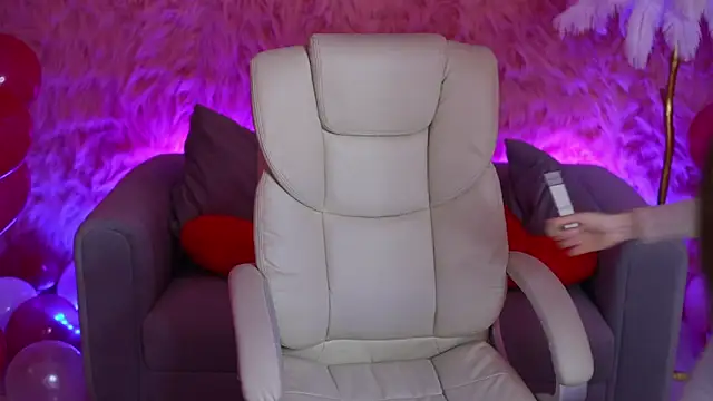 Snapshot of AlexaFleur chatting on 02.15.26 AlexaFleur online show from 02.15.26