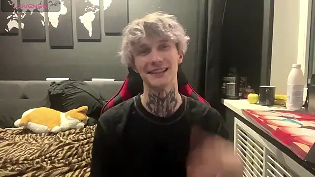 Snapshot of Mastur_Bister chatting on 01.14.26 Mastur Bister online show from 01.14.26