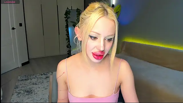 Luna Beverly online show from 04.07.26