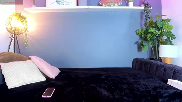 Kira Exe  online show from 04.20.26