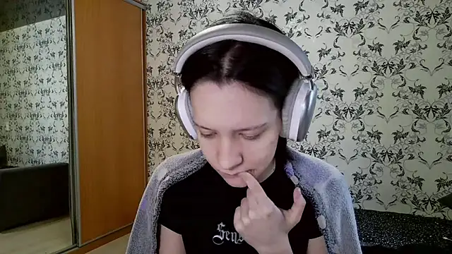 LxayBloom online show from 03.12.26