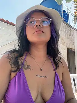 queen of you heart online show from 03.22.26