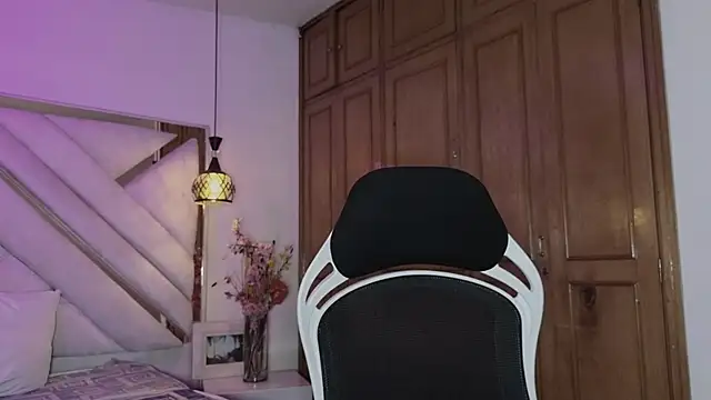 mia gatesvg online show from 02.26.26