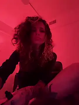 Snapshot of paranoidbimbo chatting on 03.04.26 paranoidbimbo online show from 03.04.26