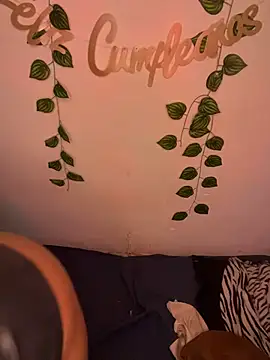 Isabella Belmont online show from 04.08.26