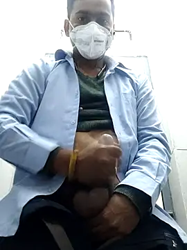 Snapshot of your_hot_dady chatting on 01.05.26 your hot dady online show from 01.05.26