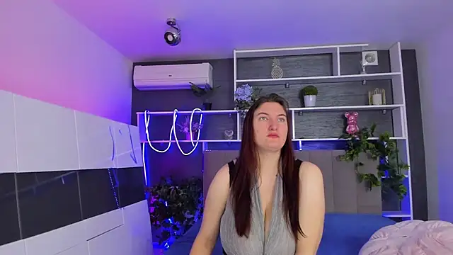 StephieRousee online show from 04.08.26