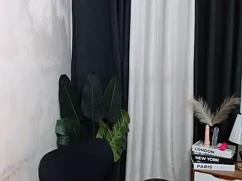 Pretty Lys online show from 04.04.26