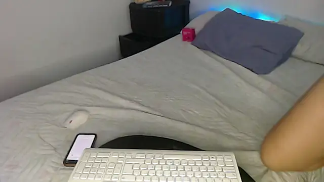 AuraFuego online show from 04.11.26