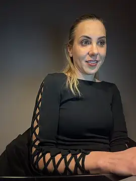 Snapshot of ElenaWhitmore chatting on 02.04.26 ElenaWhitmore online show from 02.04.26