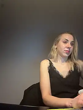 ElenaWhitmore online show from 04.15.26